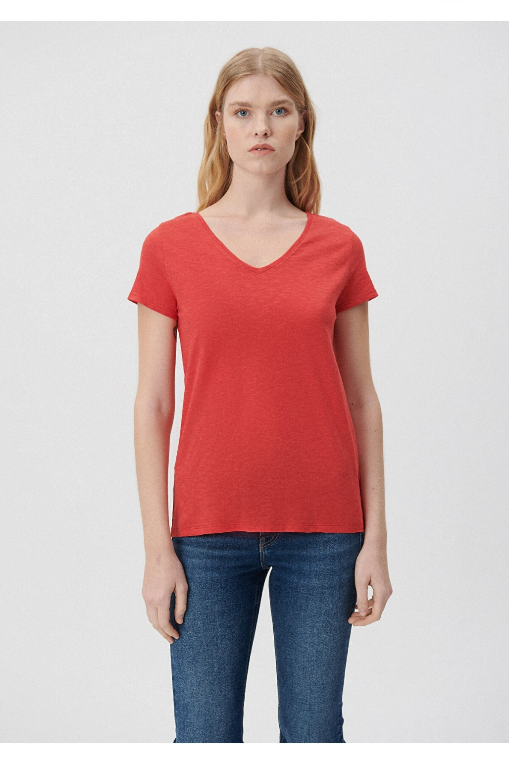 Mavi V Yaka Kırmızı Basic Tişört Slim Fit / Dar Kesim