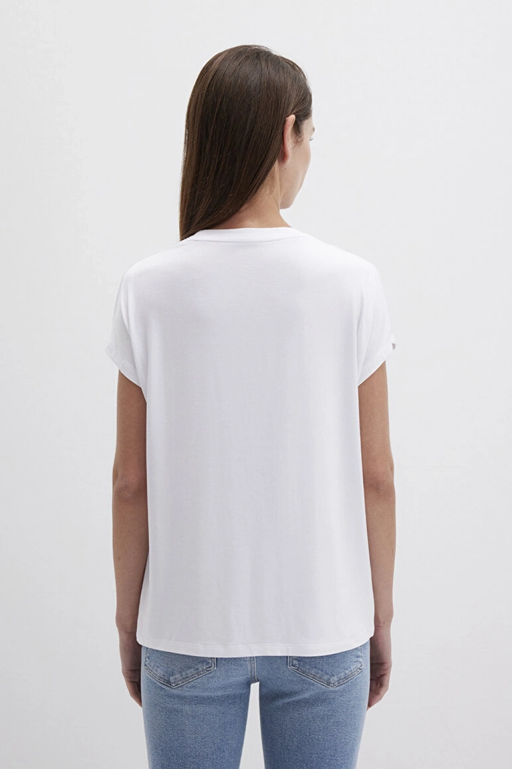 Mavi V Yaka Beyaz Basic Viskoz Tişört Regular Fit / Normal Kesim