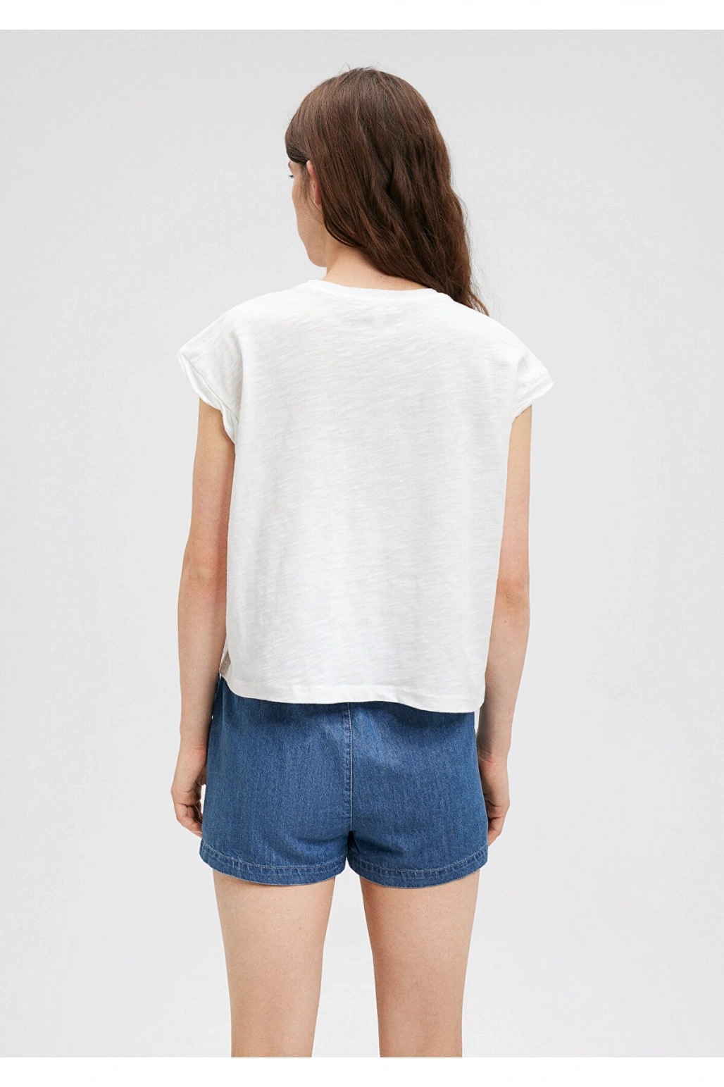 Mavi Nakış Detaylı Beyaz Tişört Loose Fit / Bol Rahat Kesim