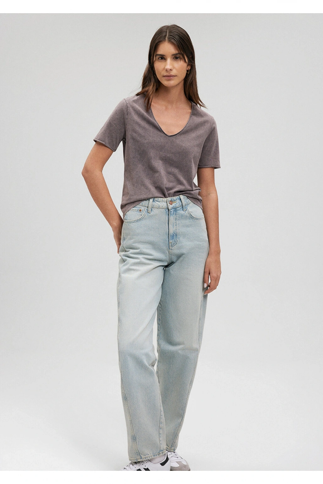 V Yaka Gri Basic Tişört Slim Fit / Dar Kesim