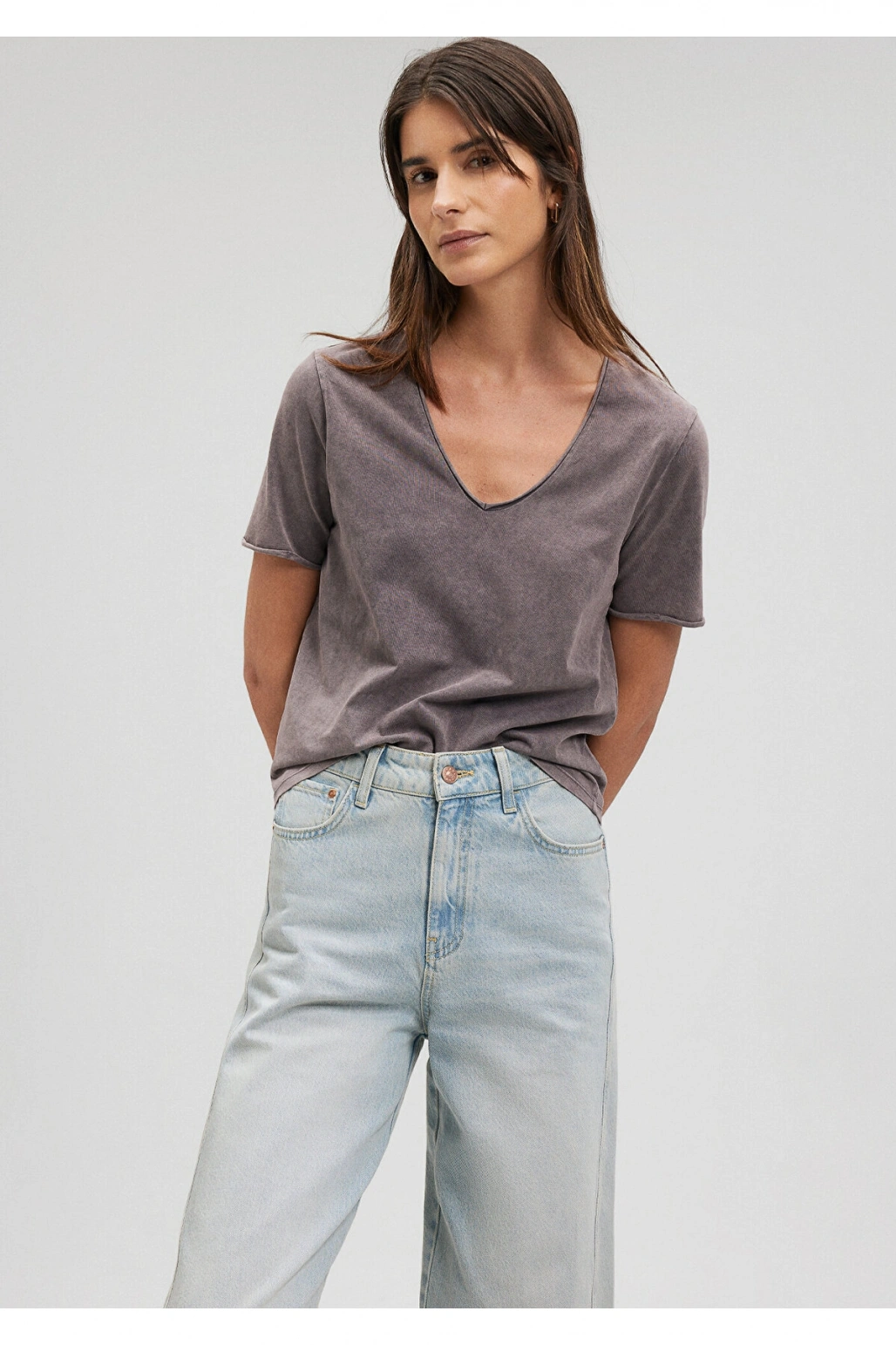 V Yaka Gri Basic Tişört Slim Fit / Dar Kesim