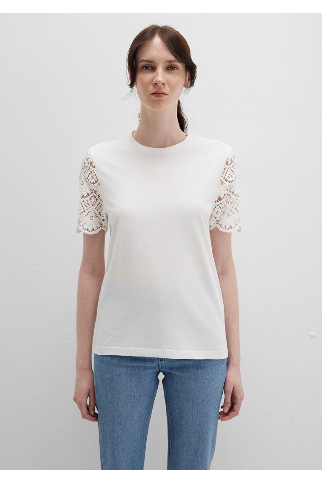Mavi Dantel Detaylı Ekru Tişört Regular Fit / Normal Kesim