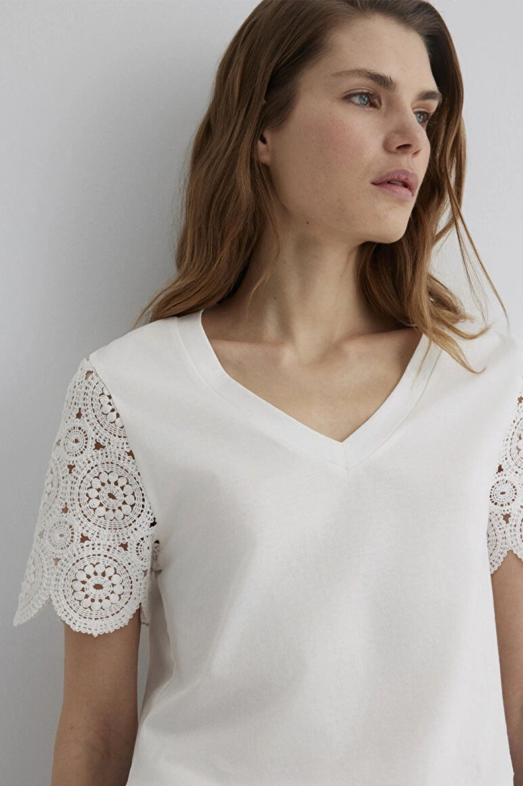 Mavi Nakış Kol Detaylı Ekru Tişört Standart