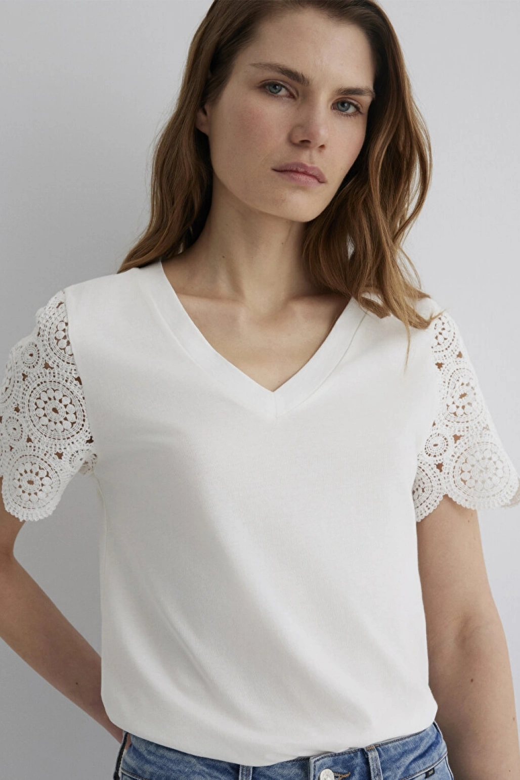 Mavi Nakış Kol Detaylı Ekru Tişört Standart