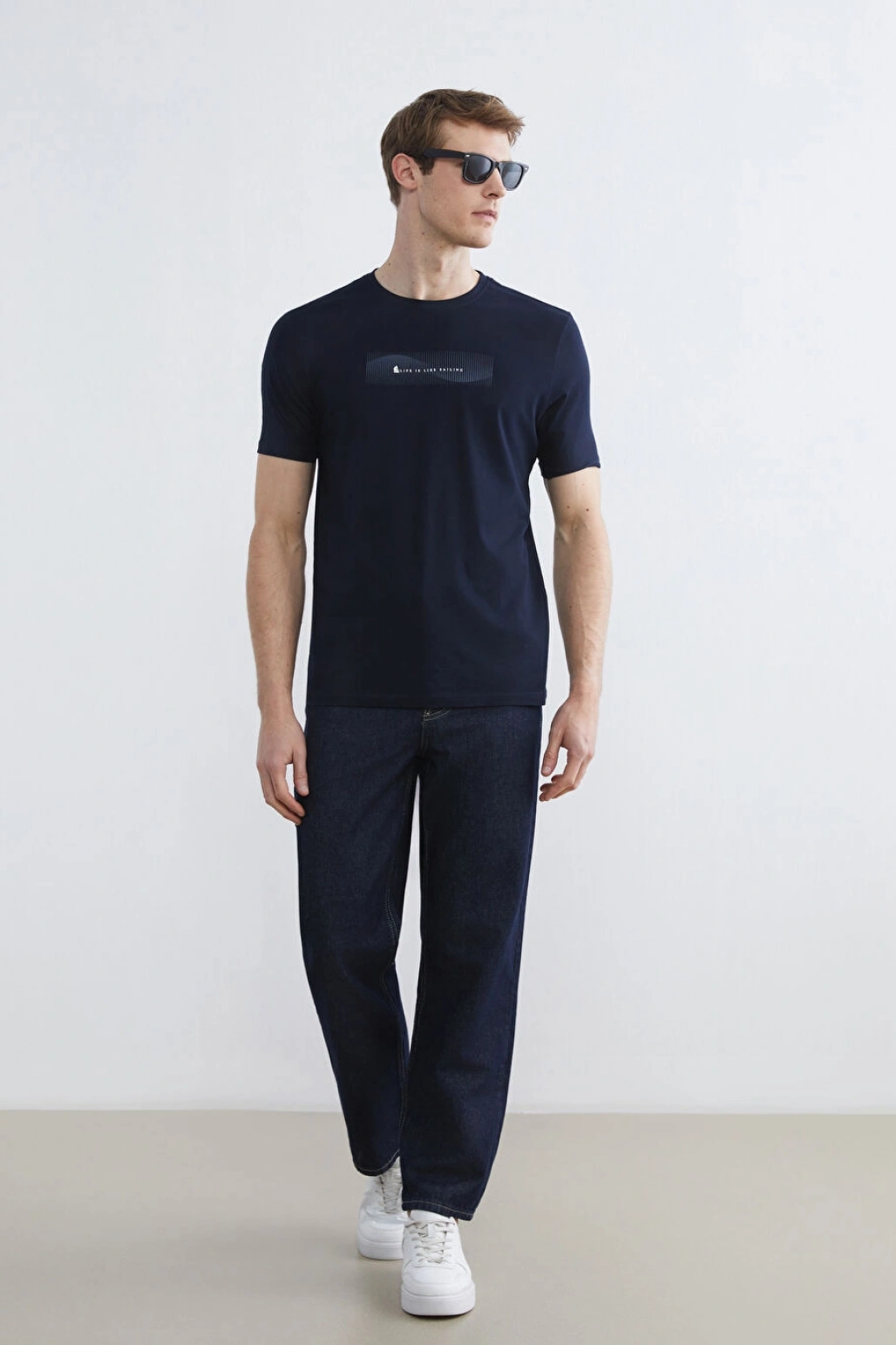 LCWAIKIKI Classic Lacivert Bisiklet Yaka Baskılı Penye Erkek Tişört