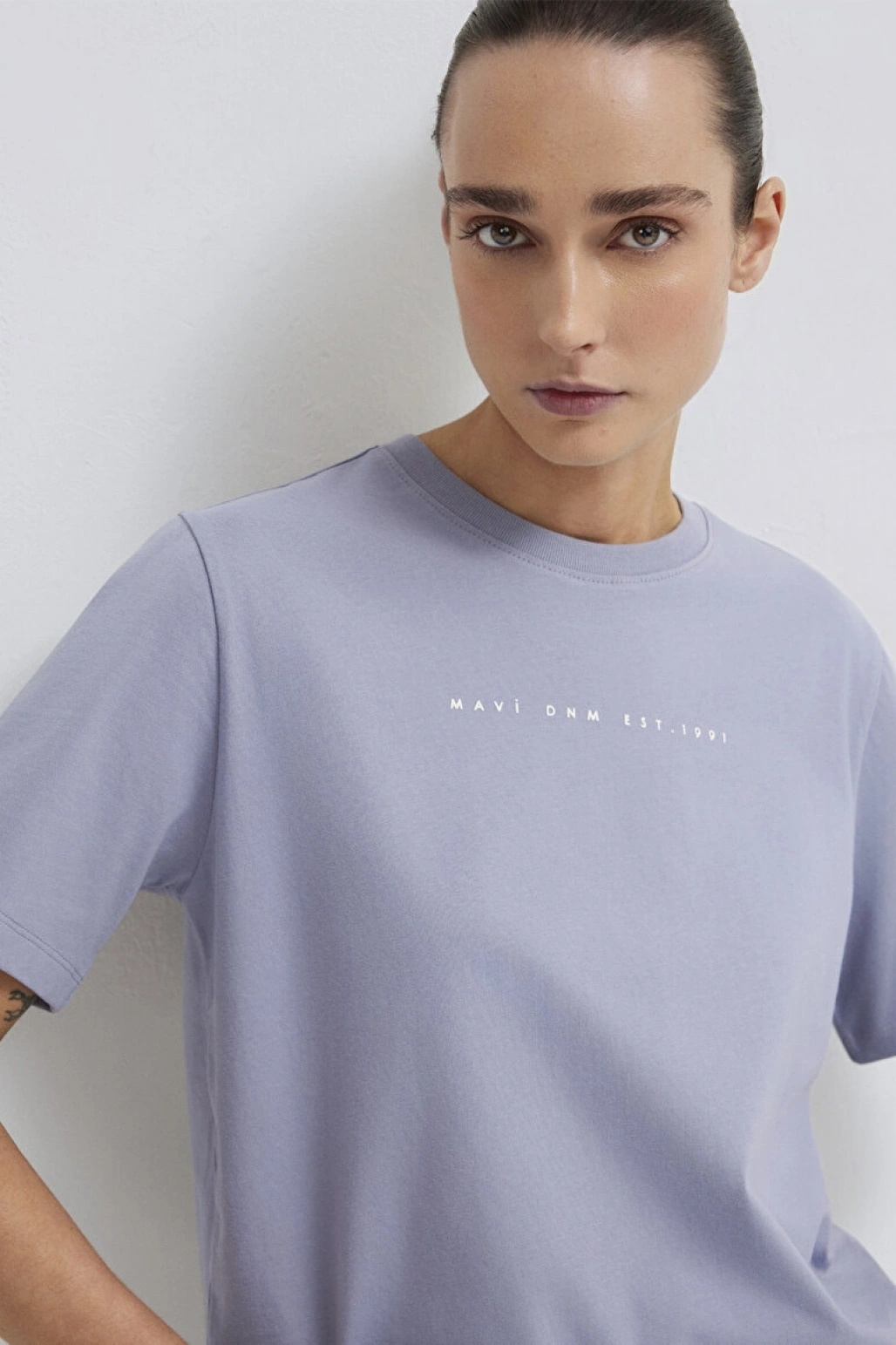 MAVİ BASKILI TİŞÖRT