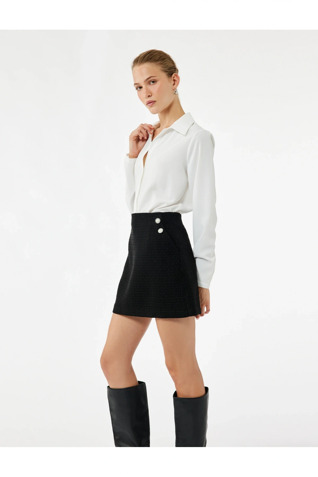 A Kesim Cepli İnci Düğme Detaylı Mini Tüvit Etek