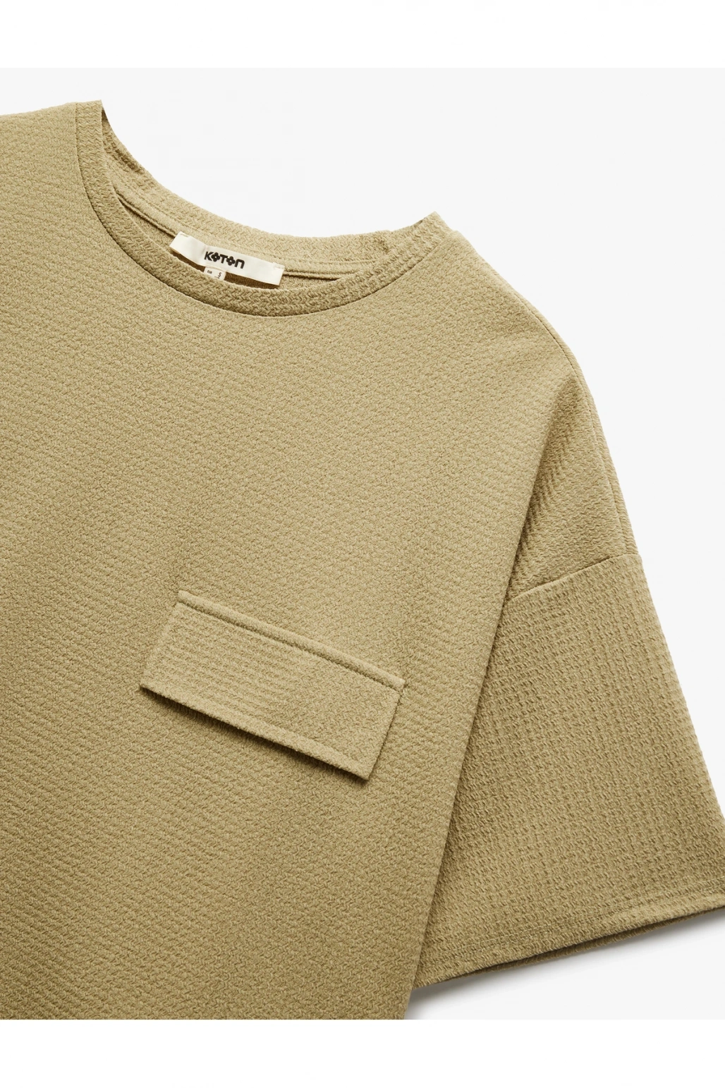 Aplike Detaylı Dokulu Bisiklet Yaka Kısa Kollu Tişört