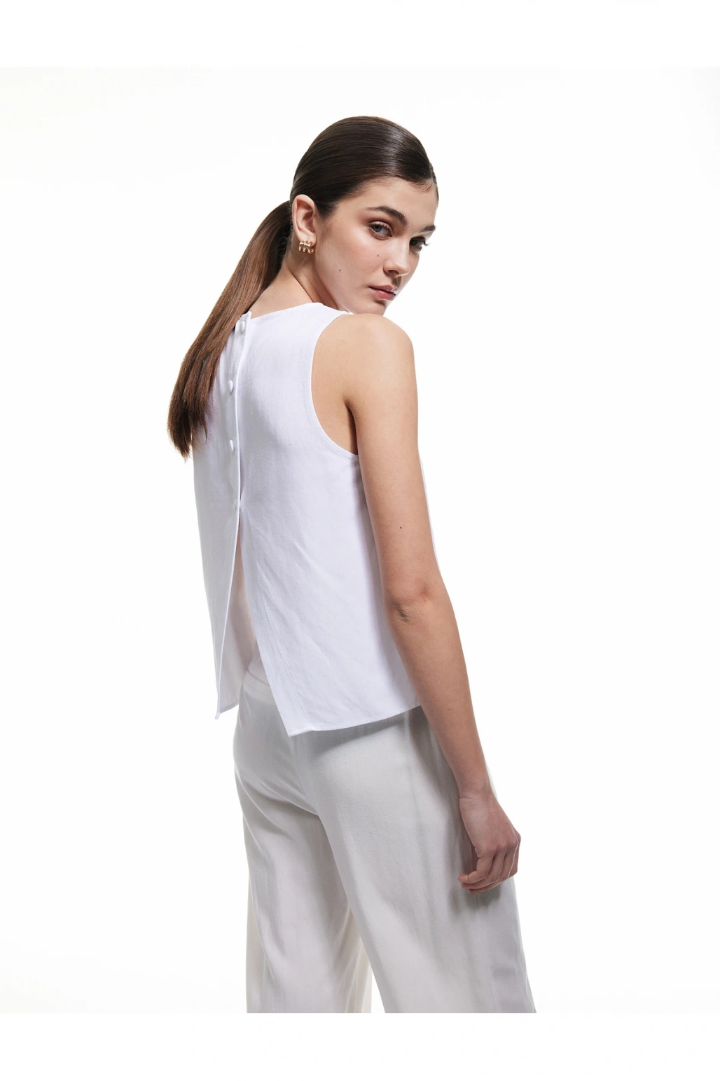 Arkası Düğmeli Asimetrik Kesim Kırık Beyaz Kadın Bluz 5SAK60258UW