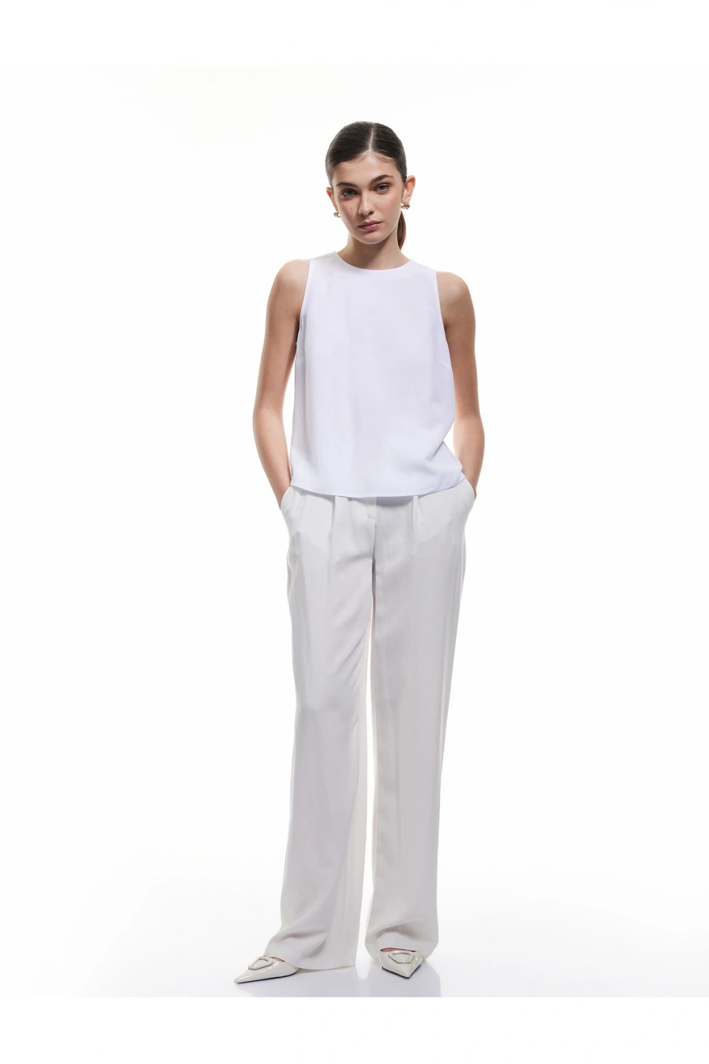 Arkası Düğmeli Asimetrik Kesim Kırık Beyaz Kadın Bluz 5SAK60258UW