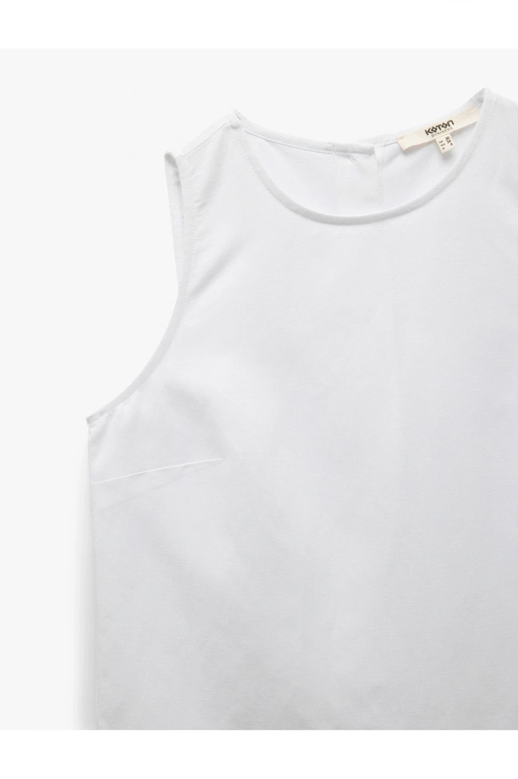 Arkası Düğmeli Asimetrik Kesim Kırık Beyaz Kadın Bluz 5SAK60258UW