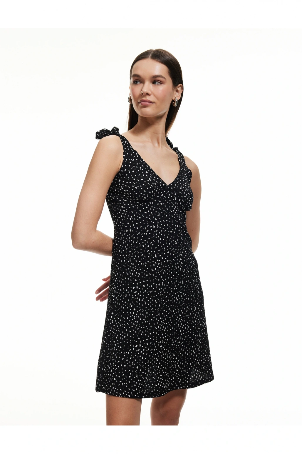 Askılı Fiyonk Detaylı V Yaka Çiçekli Mini Elbise Bürümcük