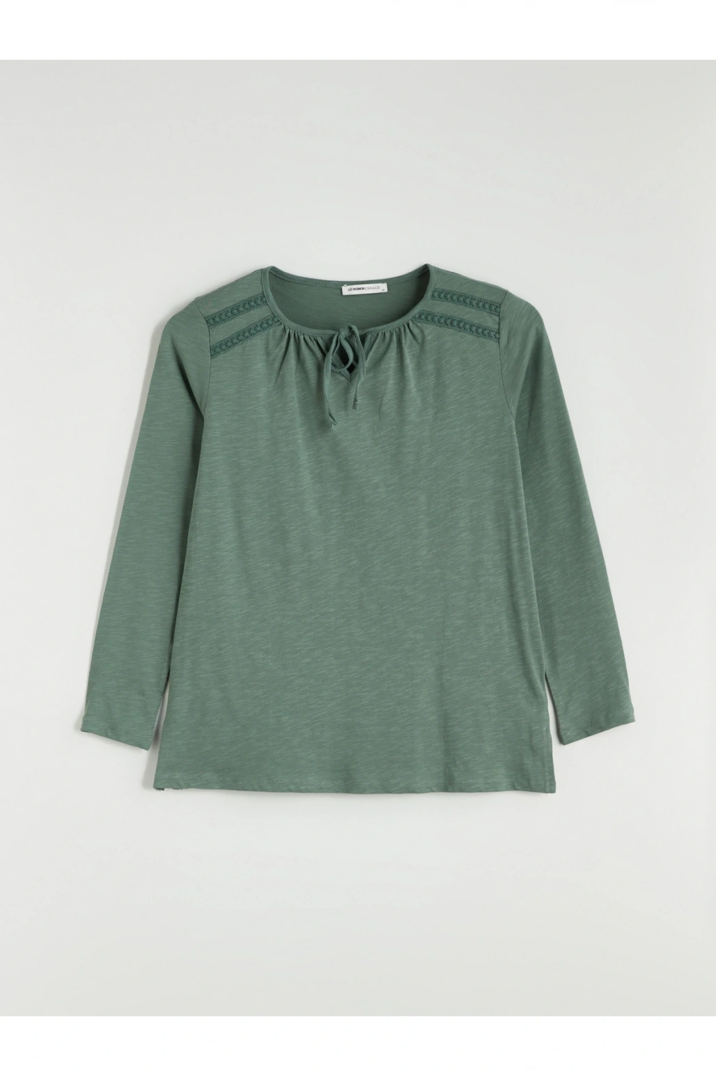 Bağlamalı Yaka Nakışlı Bluz