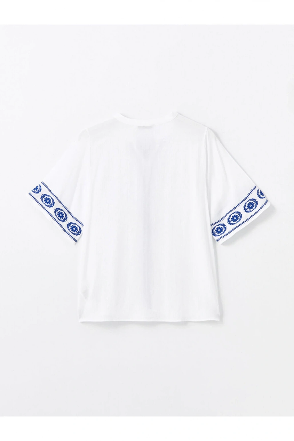 Bağlamalı Yaka Nakışlı Kadın Bluz