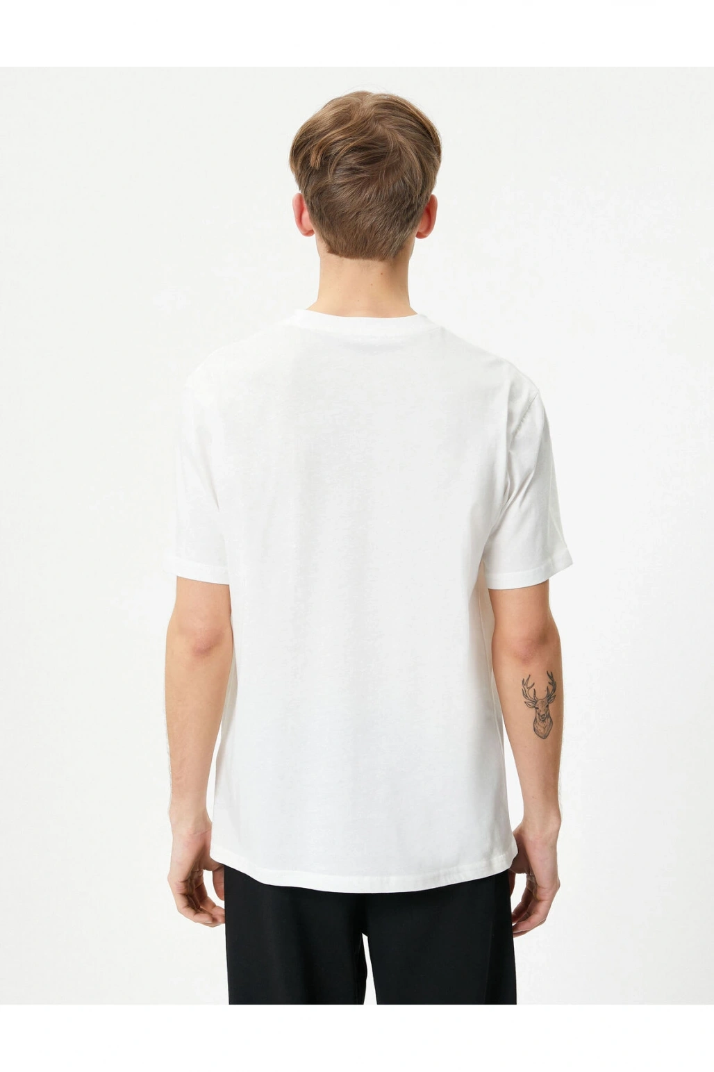 Basic Tişört Hafif Dik Yaka Tek Cep Detaylı Bisiklet Yaka Kısa Kollu