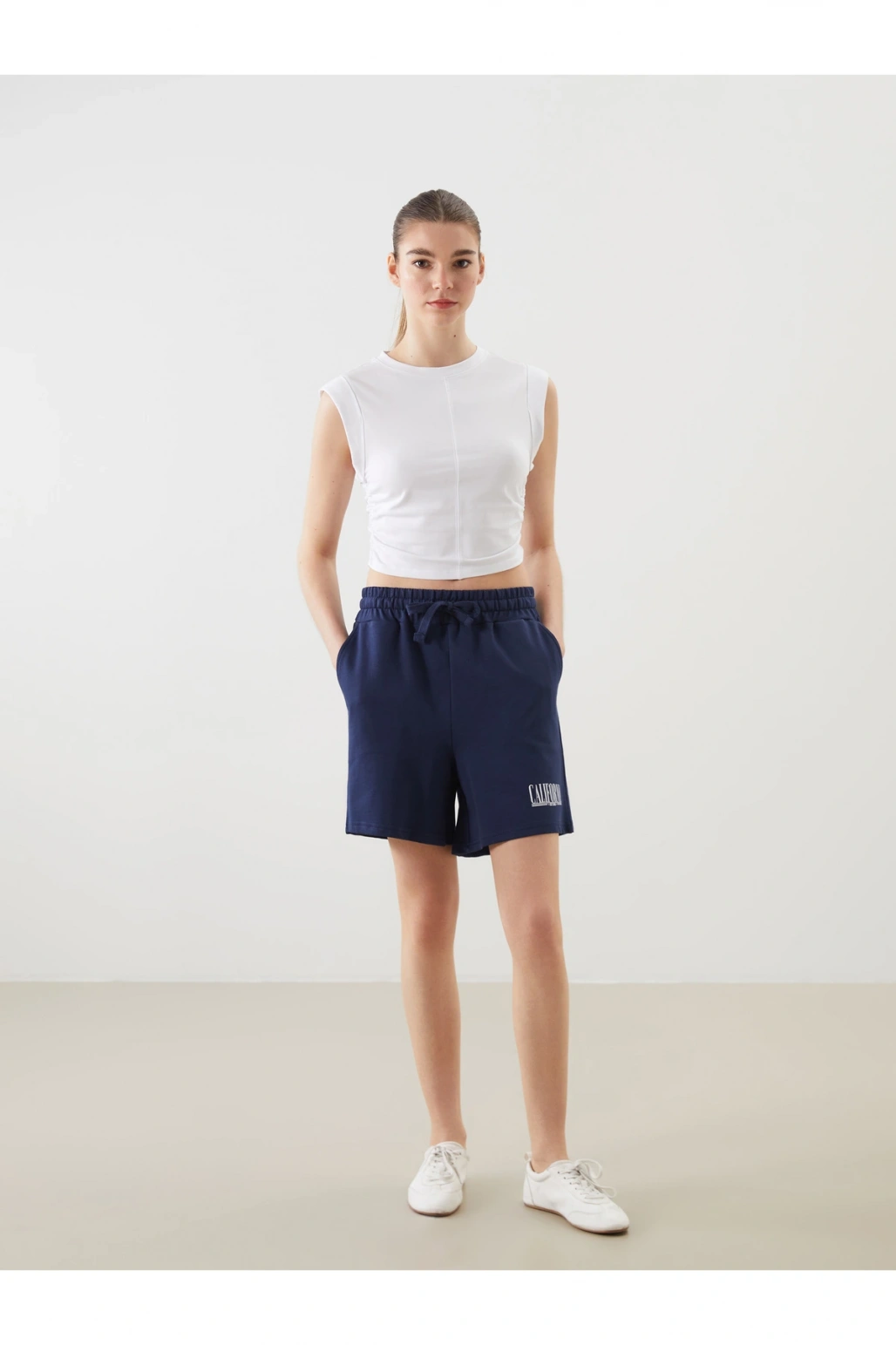 Beli Lastikli California Baskılı Kadın Şort