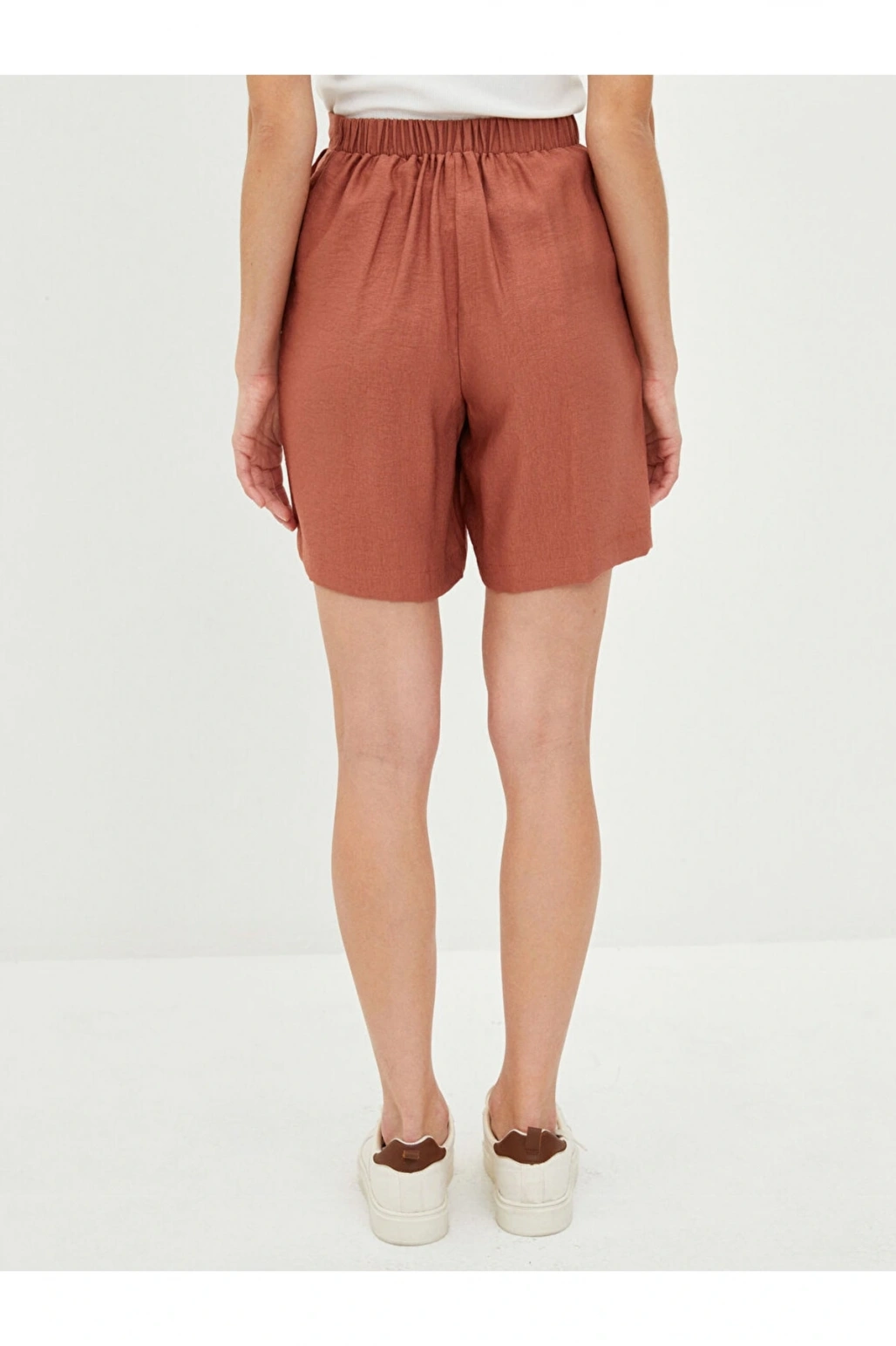 Beli Lastikli Düz Cep Detaylı Kadın Şort