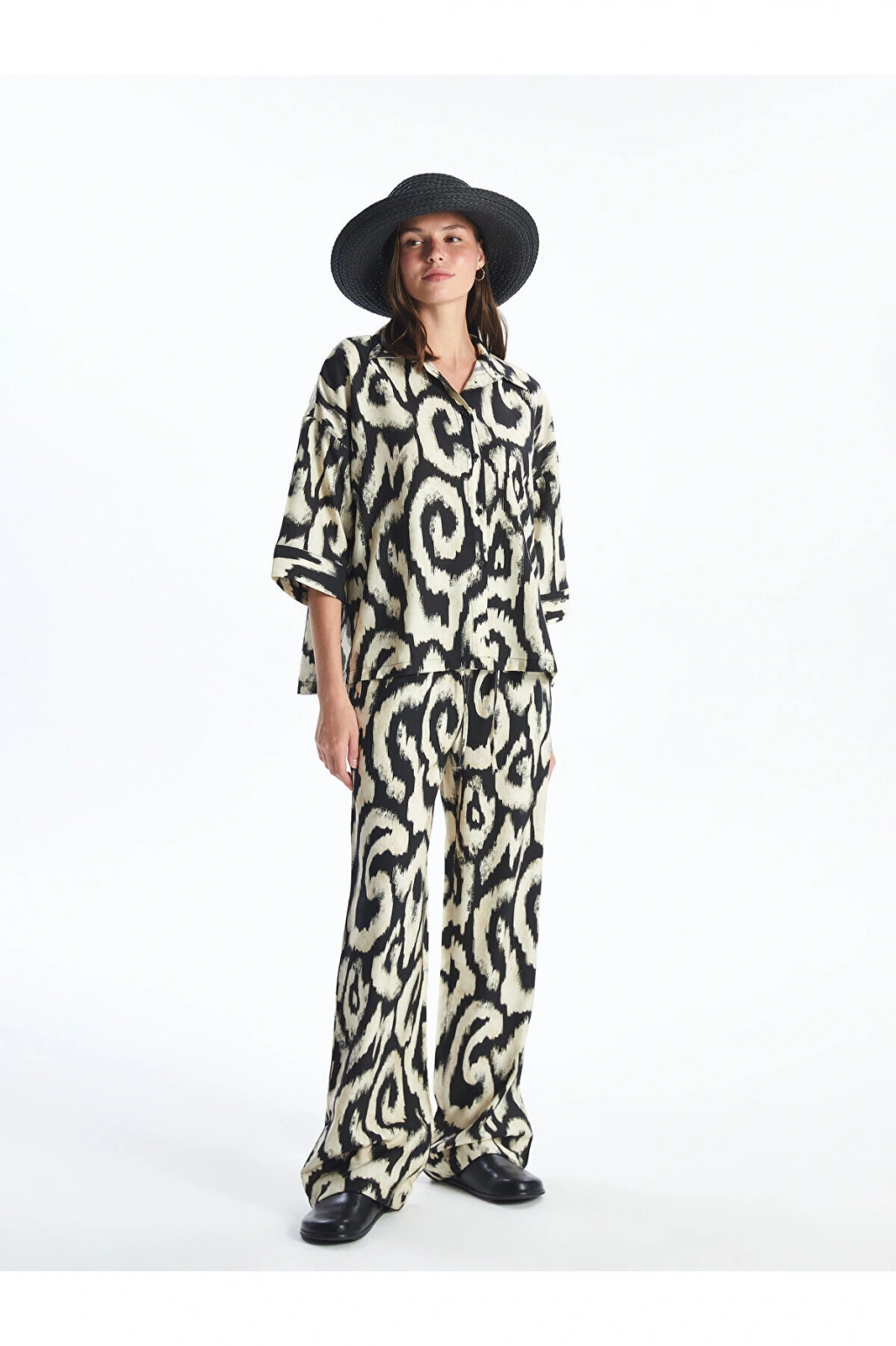 Beli Lastikli Rahat Kalıp Desenli Kadın Pantolon