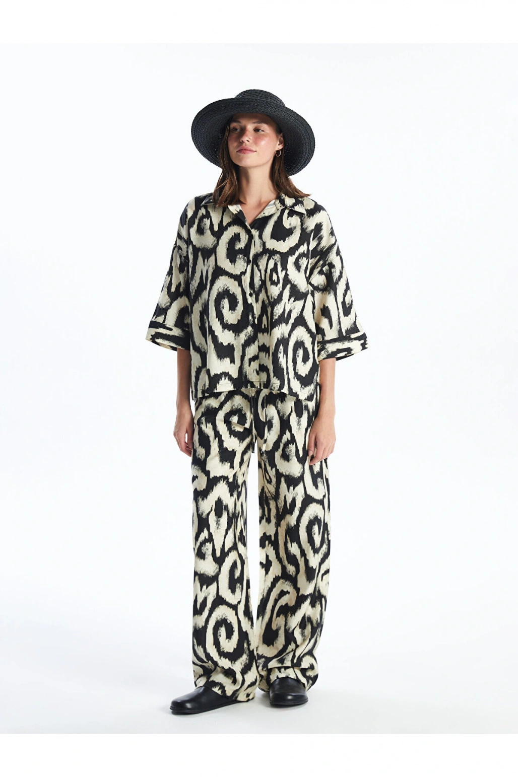 Beli Lastikli Rahat Kalıp Desenli Kadın Pantolon