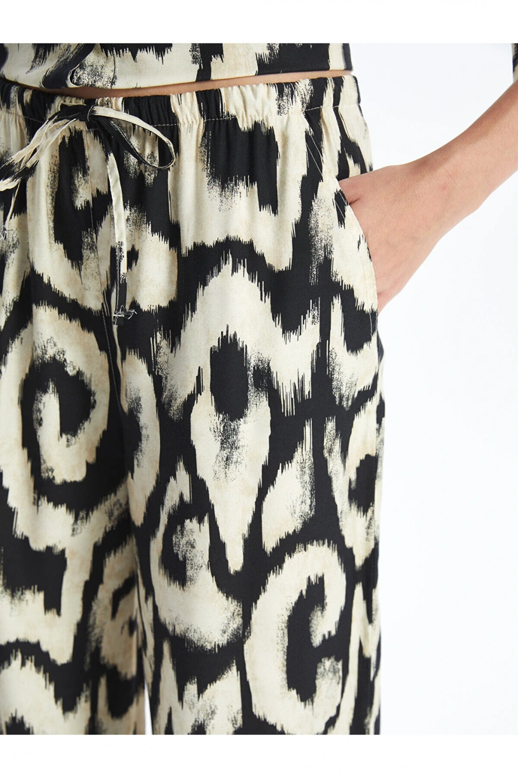 Beli Lastikli Rahat Kalıp Desenli Kadın Pantolon