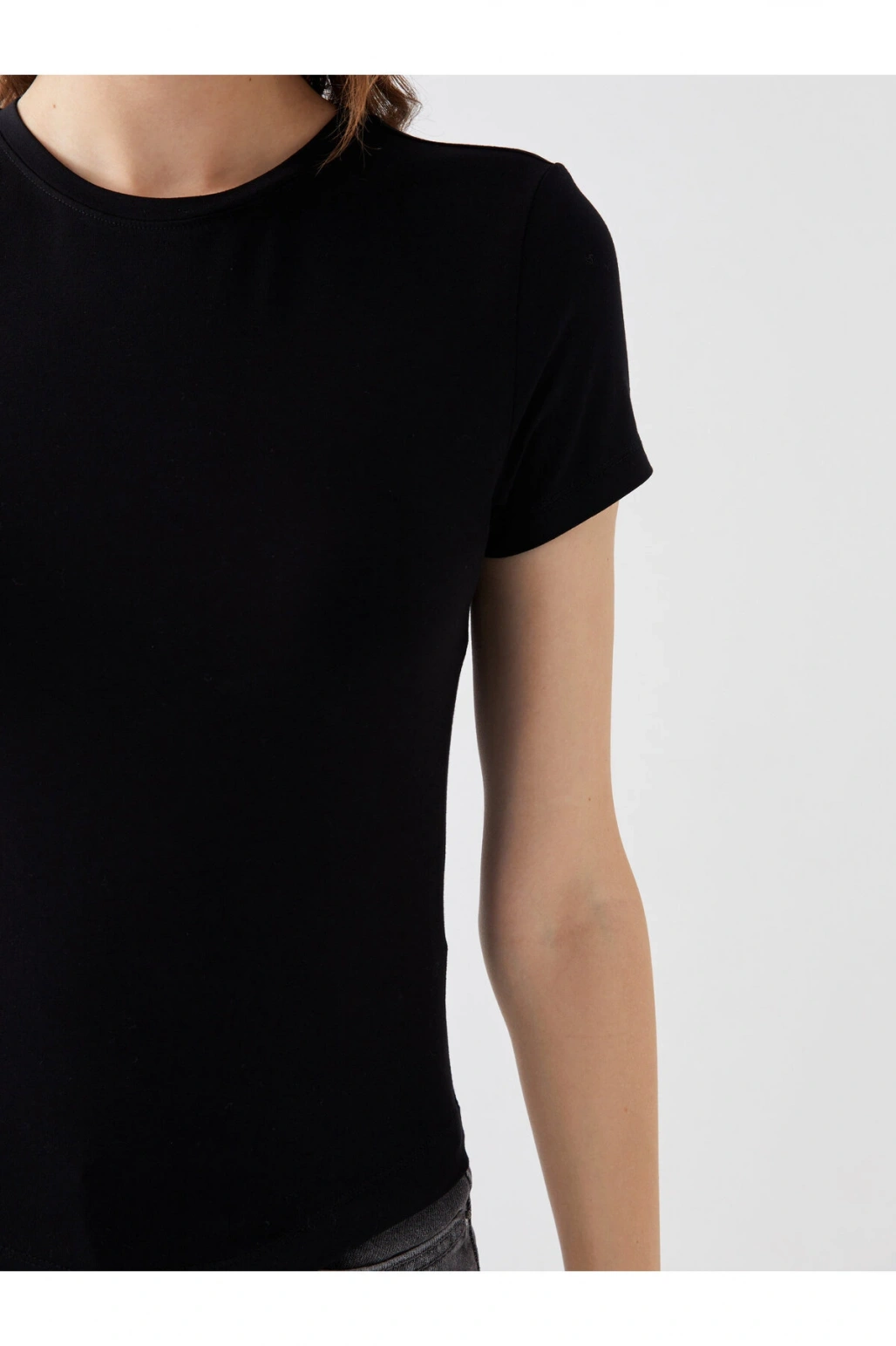 Bisiklet Yaka Düz Kısa Kollu Kadın Tişört