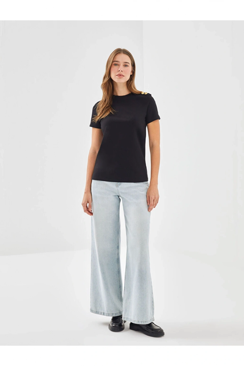 Bisiklet Yaka Kadın Tişört