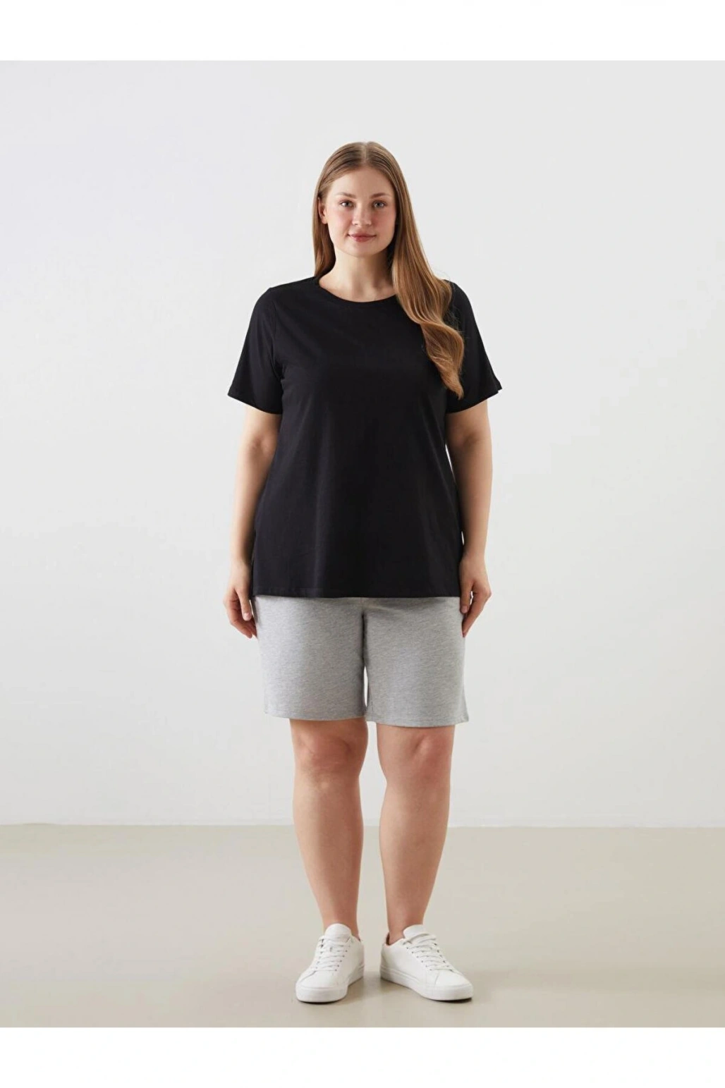 Bisiklet Yaka Kadın Tişört (S5)