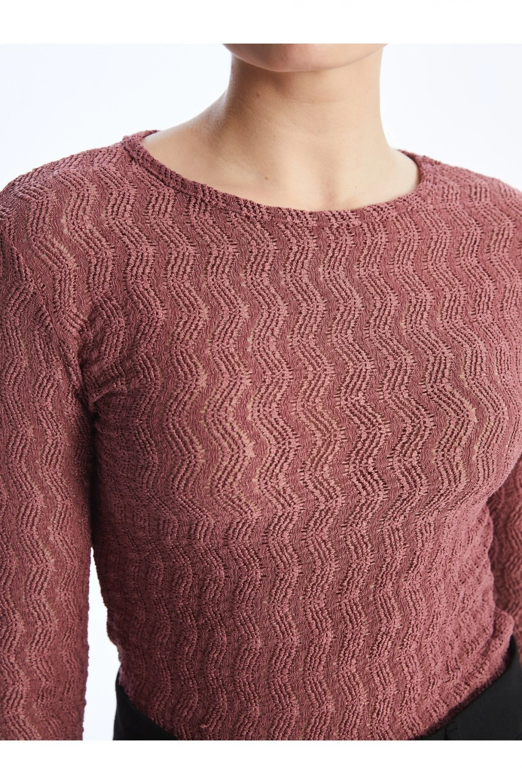 Bisiklet Yaka Kendinden Desenli Uzun Kollu Kadın Tişört