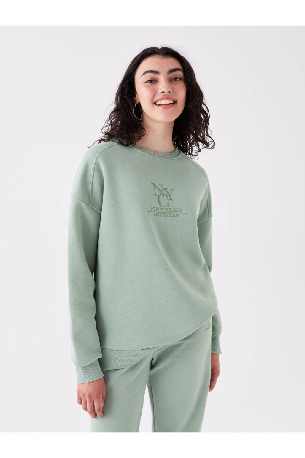 Bisiklet Yaka Nakışlı Uzun Kollu Oversize Kadın Sweatshirt