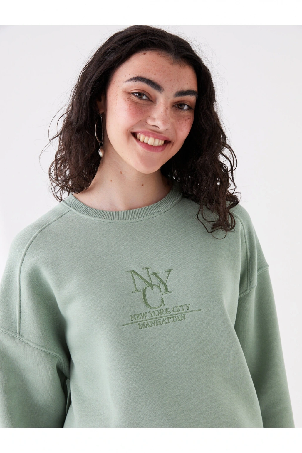 Bisiklet Yaka Nakışlı Uzun Kollu Oversize Kadın Sweatshirt