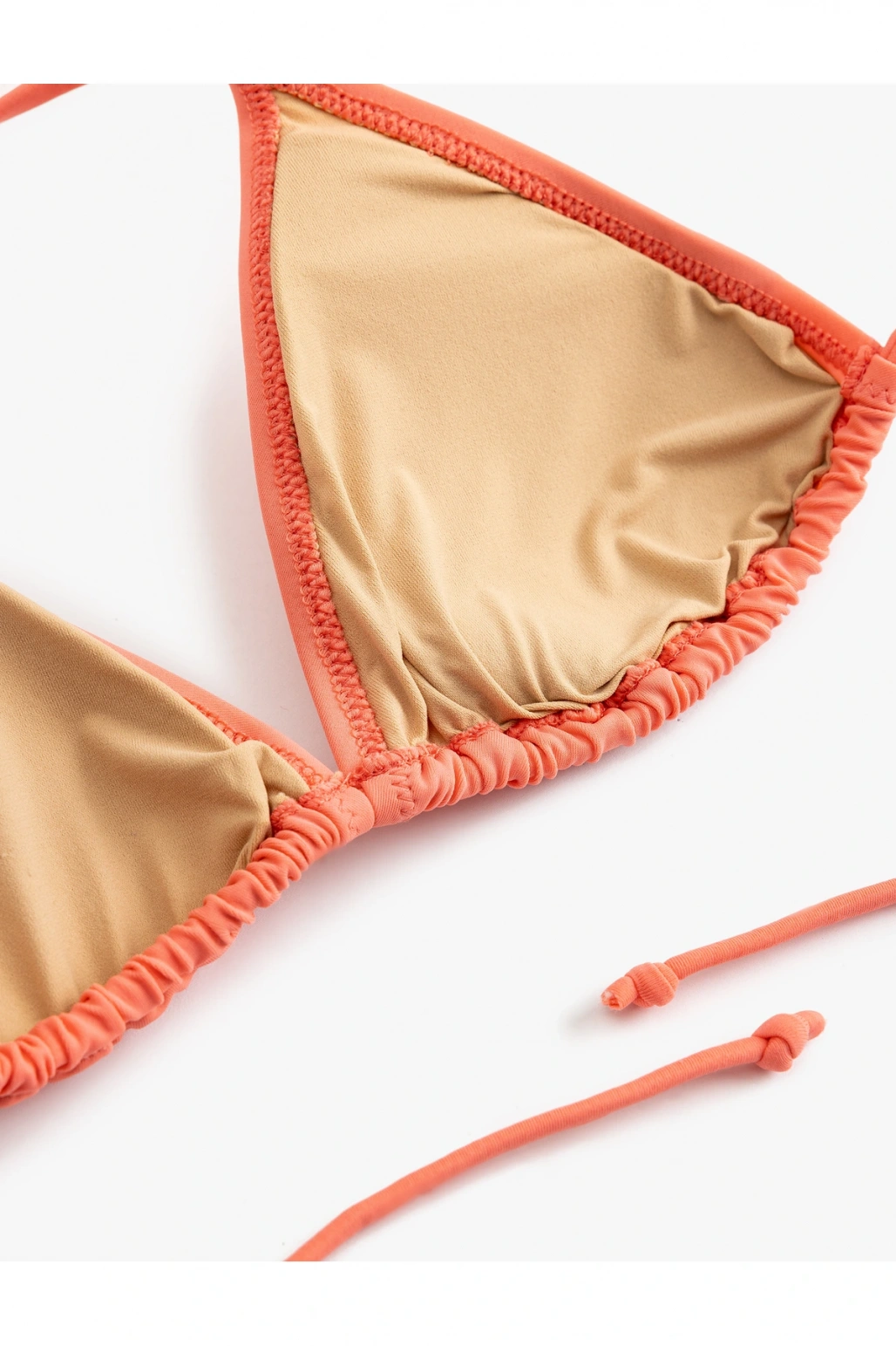 Boyundan Bağlamalı İpli Üçgen Bikini Üstü