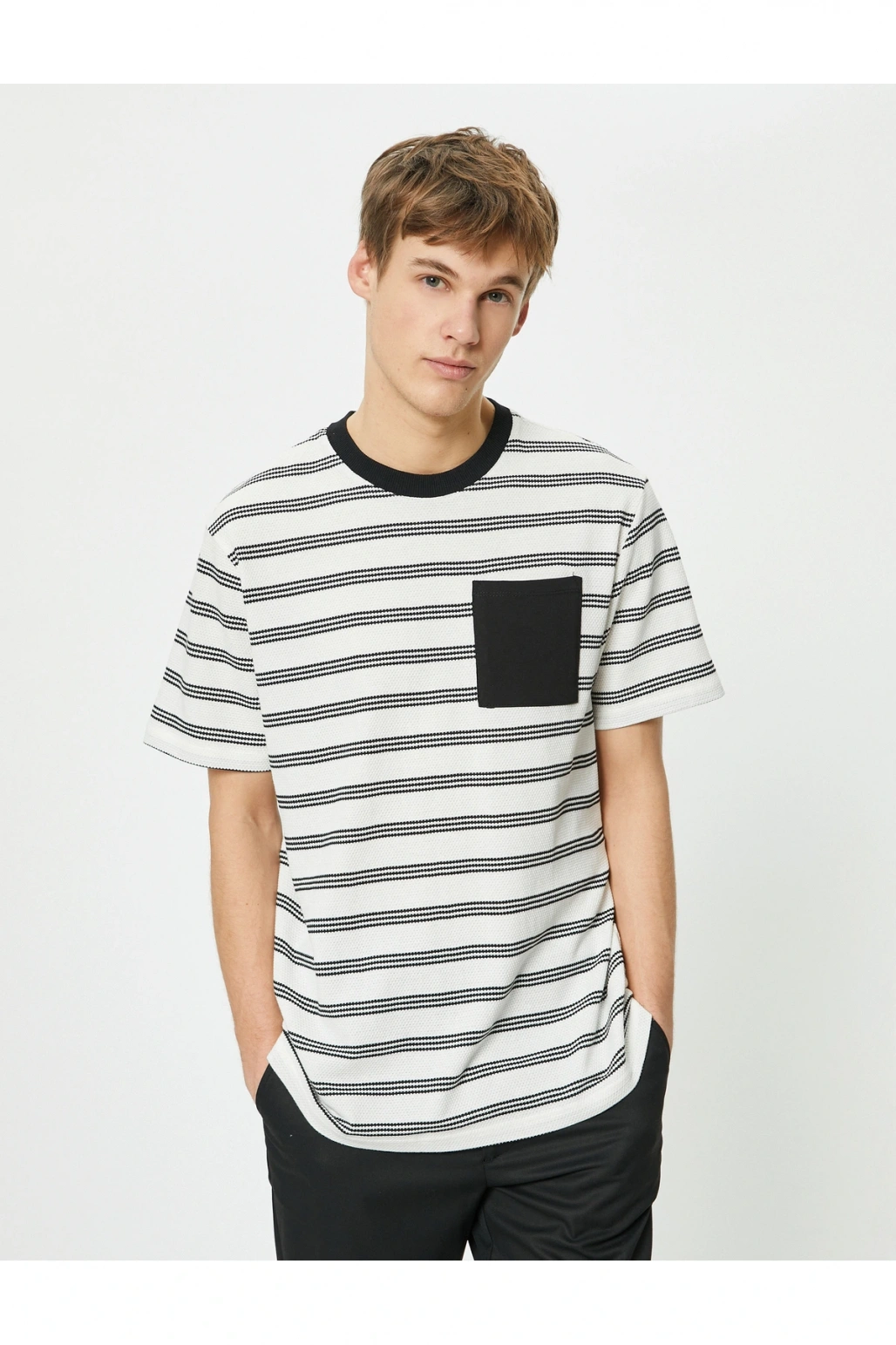 Cep Detaylı Tişört Bisiklet Yaka Kısa Kollu