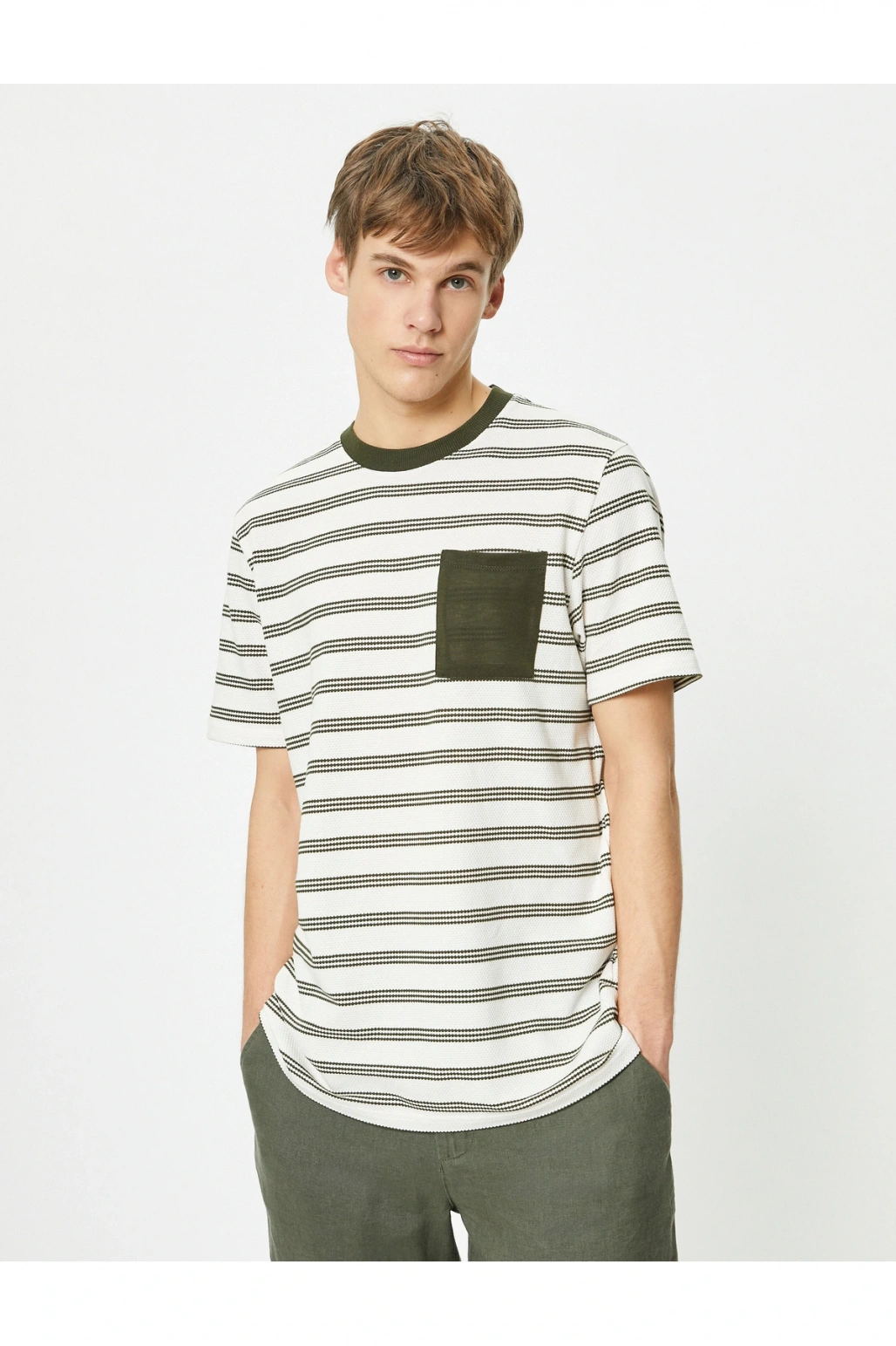 Cep Detaylı Tişört Bisiklet Yaka Kısa Kollu