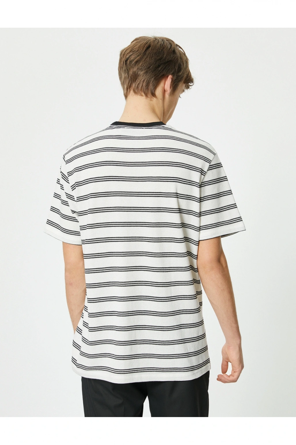 Cep Detaylı Tişört Bisiklet Yaka Kısa Kollu