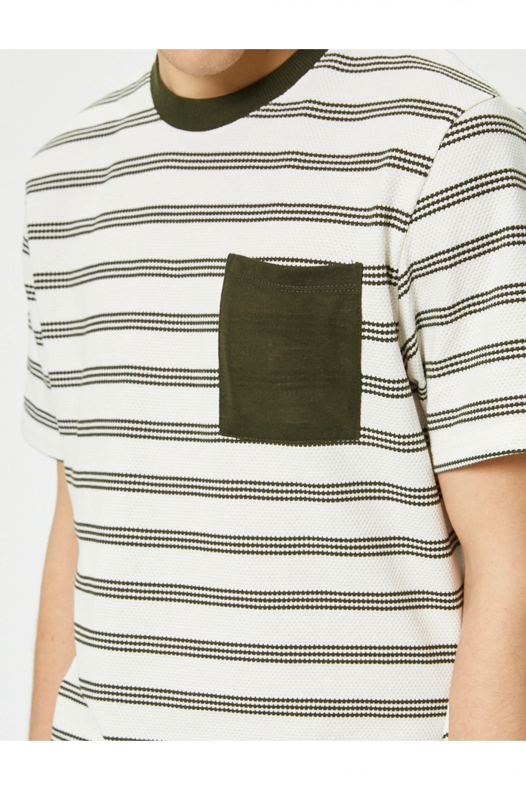 Cep Detaylı Tişört Bisiklet Yaka Kısa Kollu