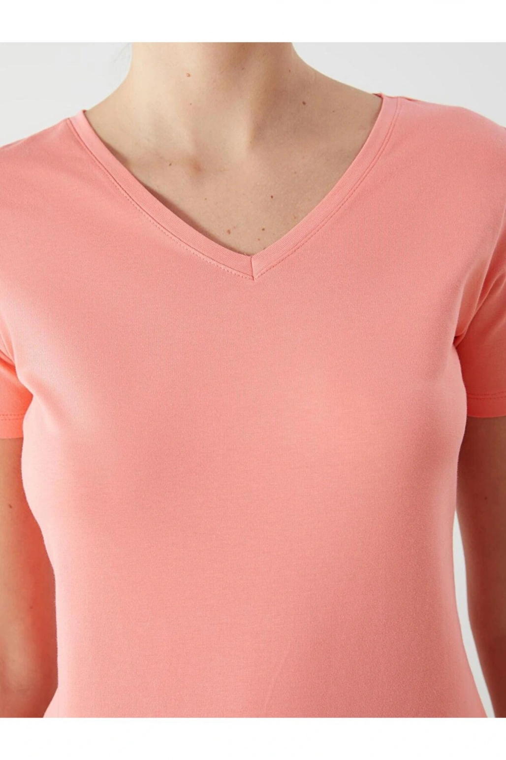 Classic V Yaka Kadın Tişört (S5)