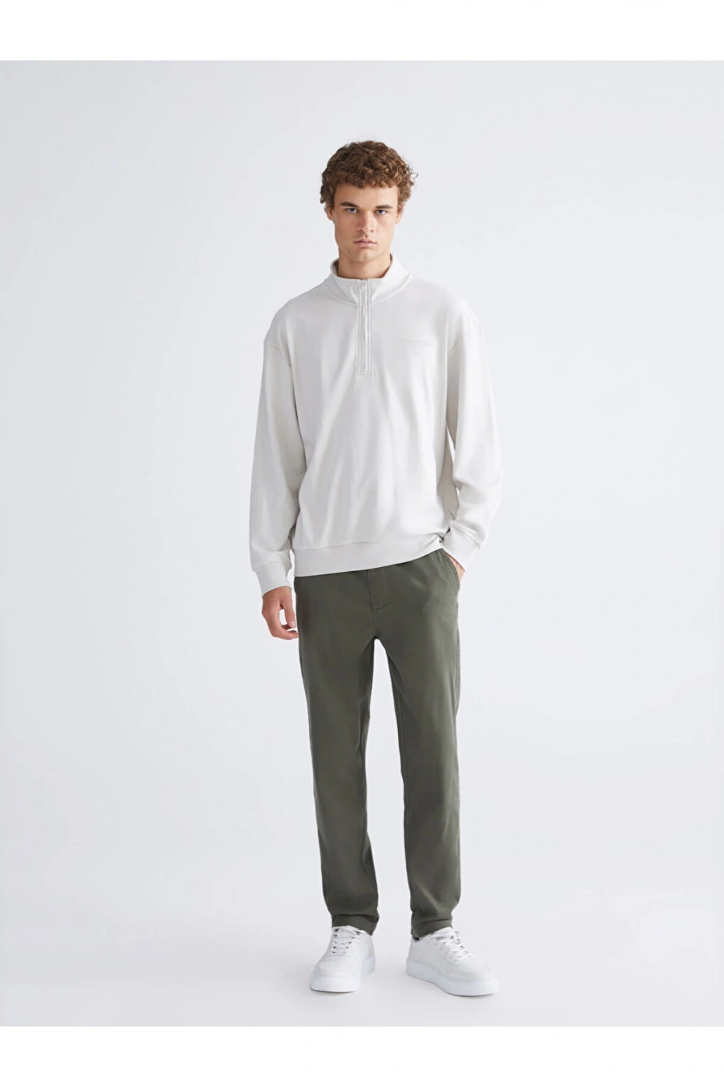 Dik Yaka Baskılı Erkek Sweatshirt