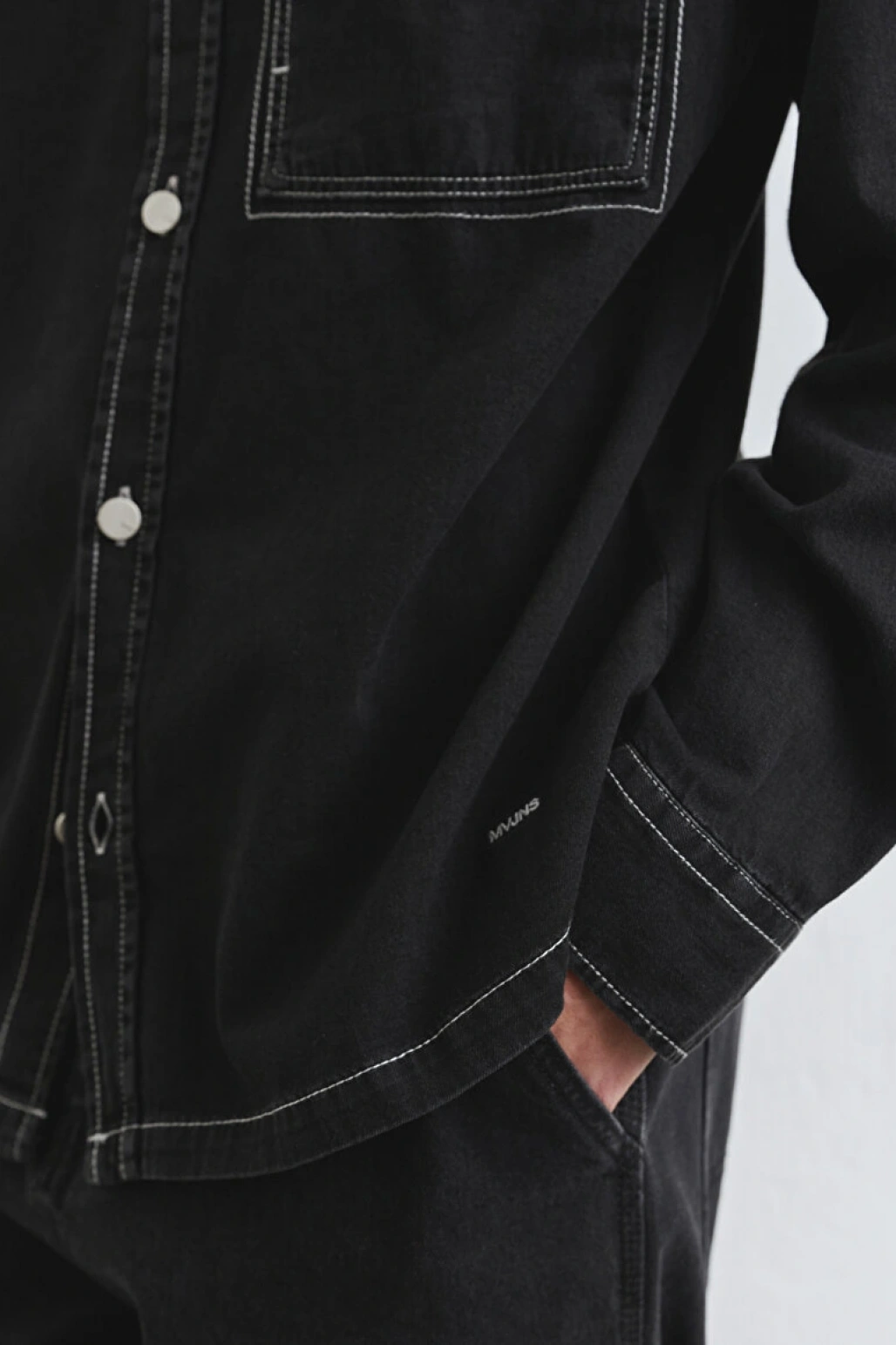 Dikiş Detaylı Siyah Gömlek