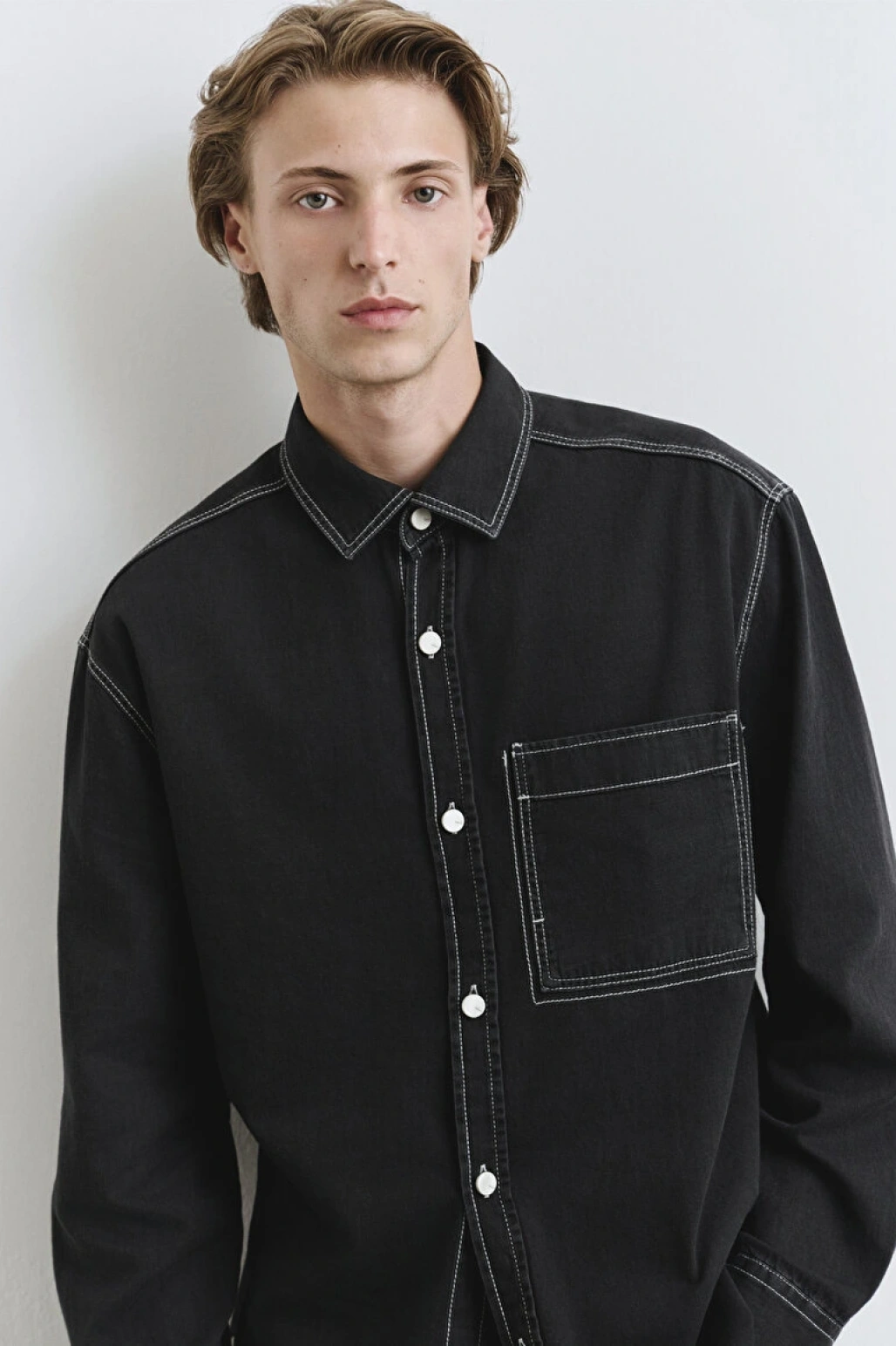 Dikiş Detaylı Siyah Gömlek