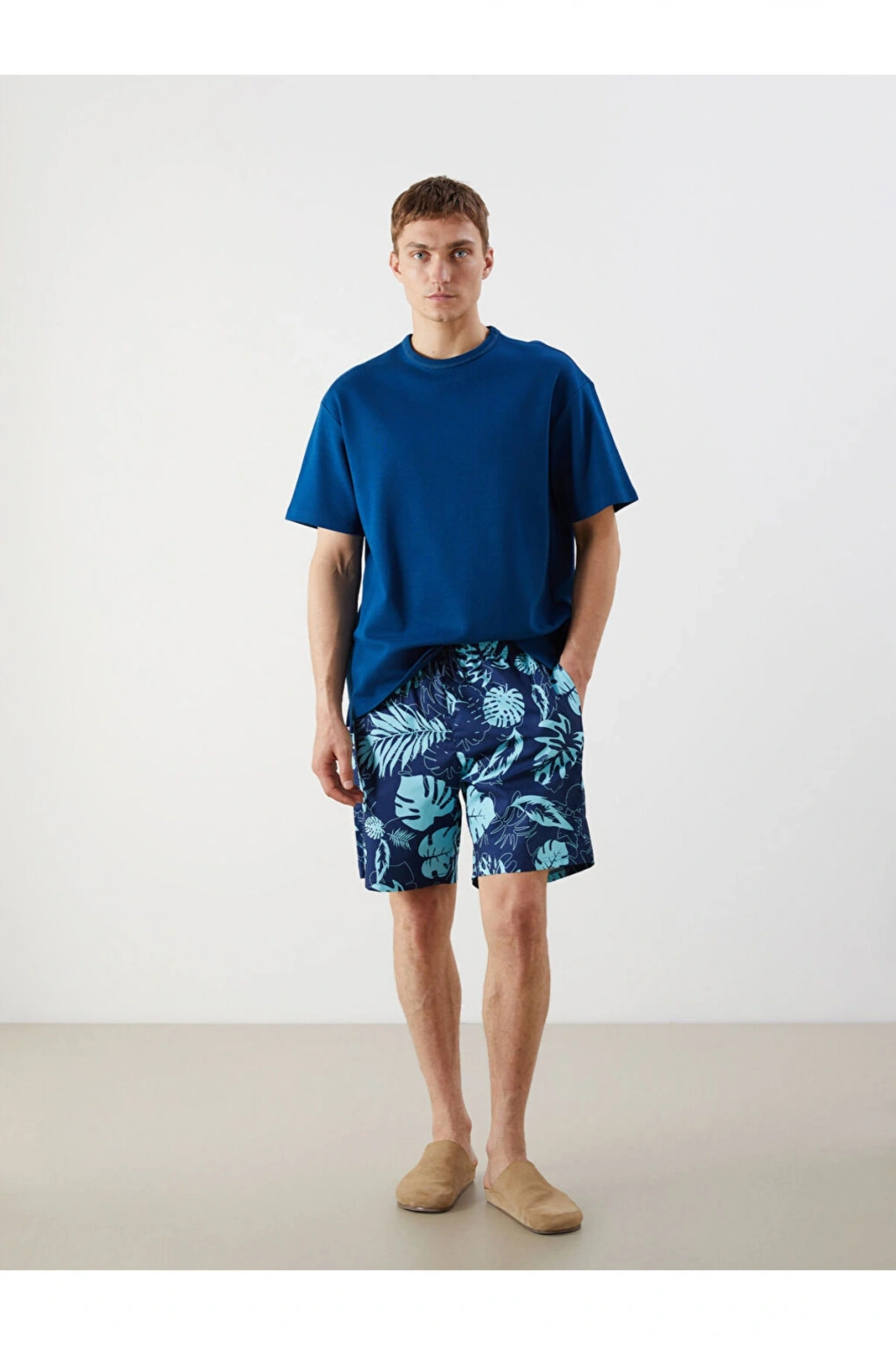 Diz Hizası Boy Desenli Erkek Deniz Şortu