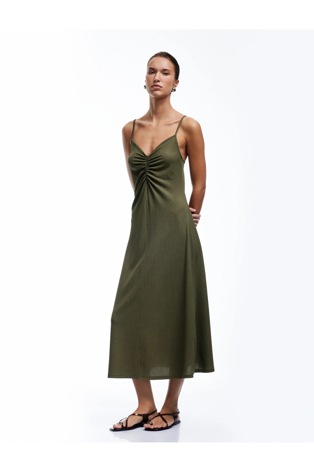 Drape Detaylı Bürümcük Kumaş İnce Askılı Midi Elbise