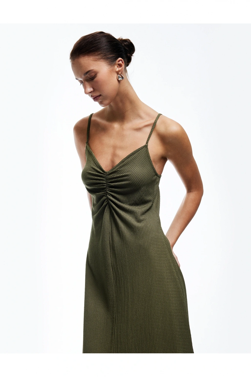 Drape Detaylı Bürümcük Kumaş İnce Askılı Midi Elbise