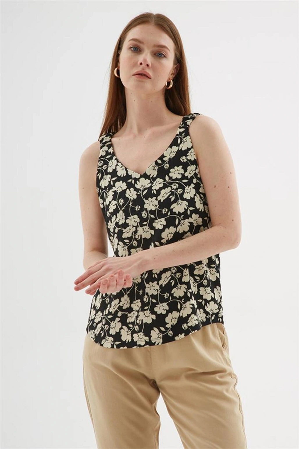 Fashion Friends V Yaka Desenli Bluz Siyah