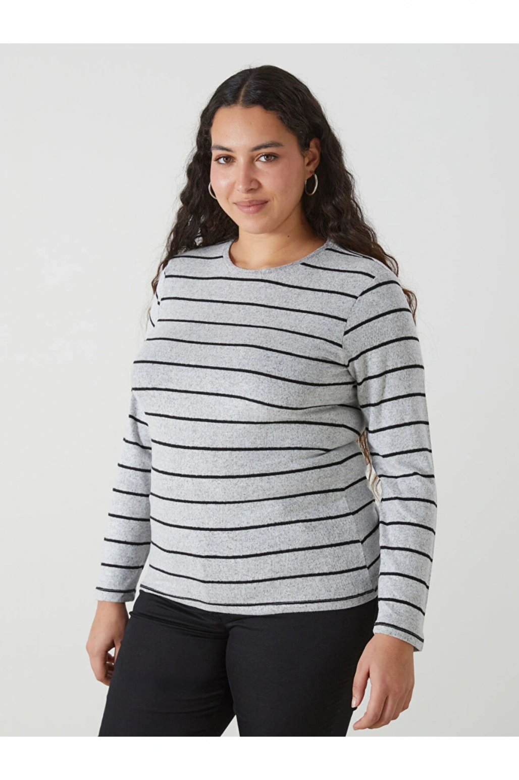 Gri Bisiklet Yaka Çizgili Kadın Tişört