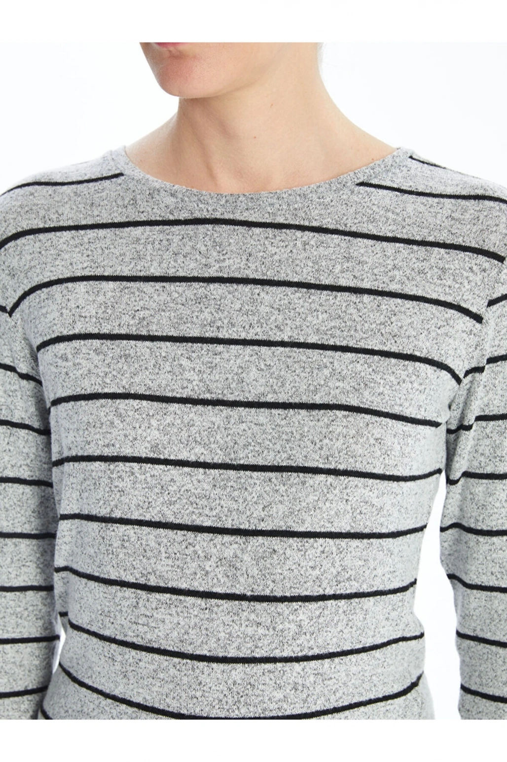 Gri Bisiklet Yaka Çizgili Kadın Tişört