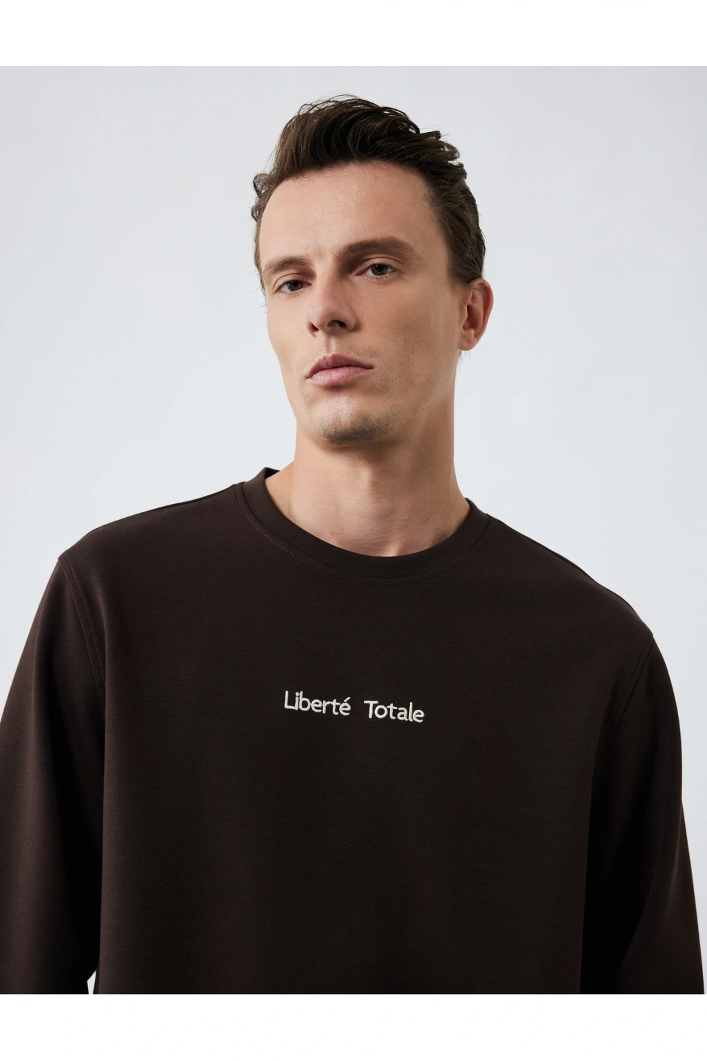 İşleme Detaylı Uzun Kollu Bisiklet Yaka Sweatshirt