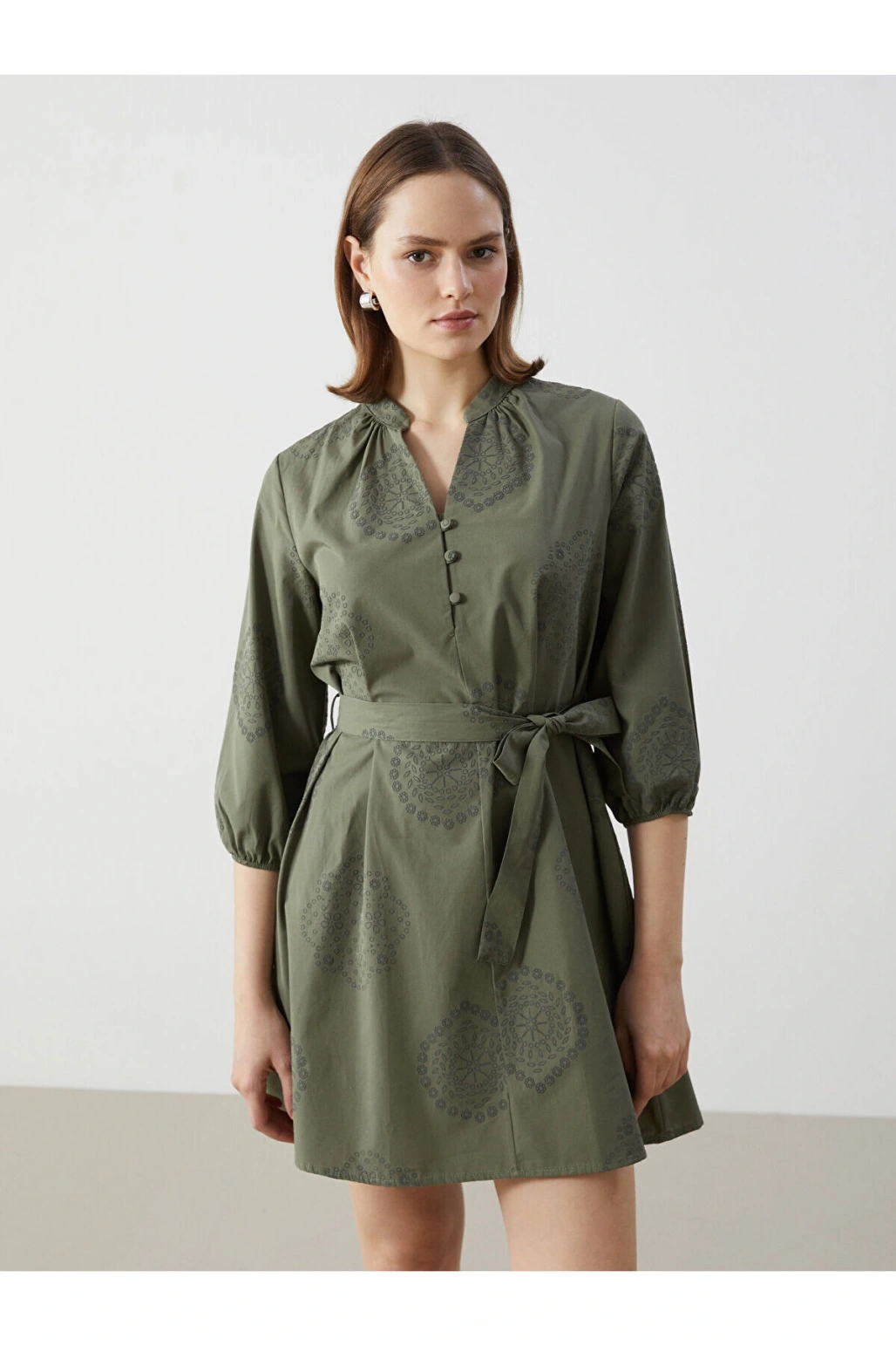 Kaçık Yaka Nakışlı Kadın Elbise