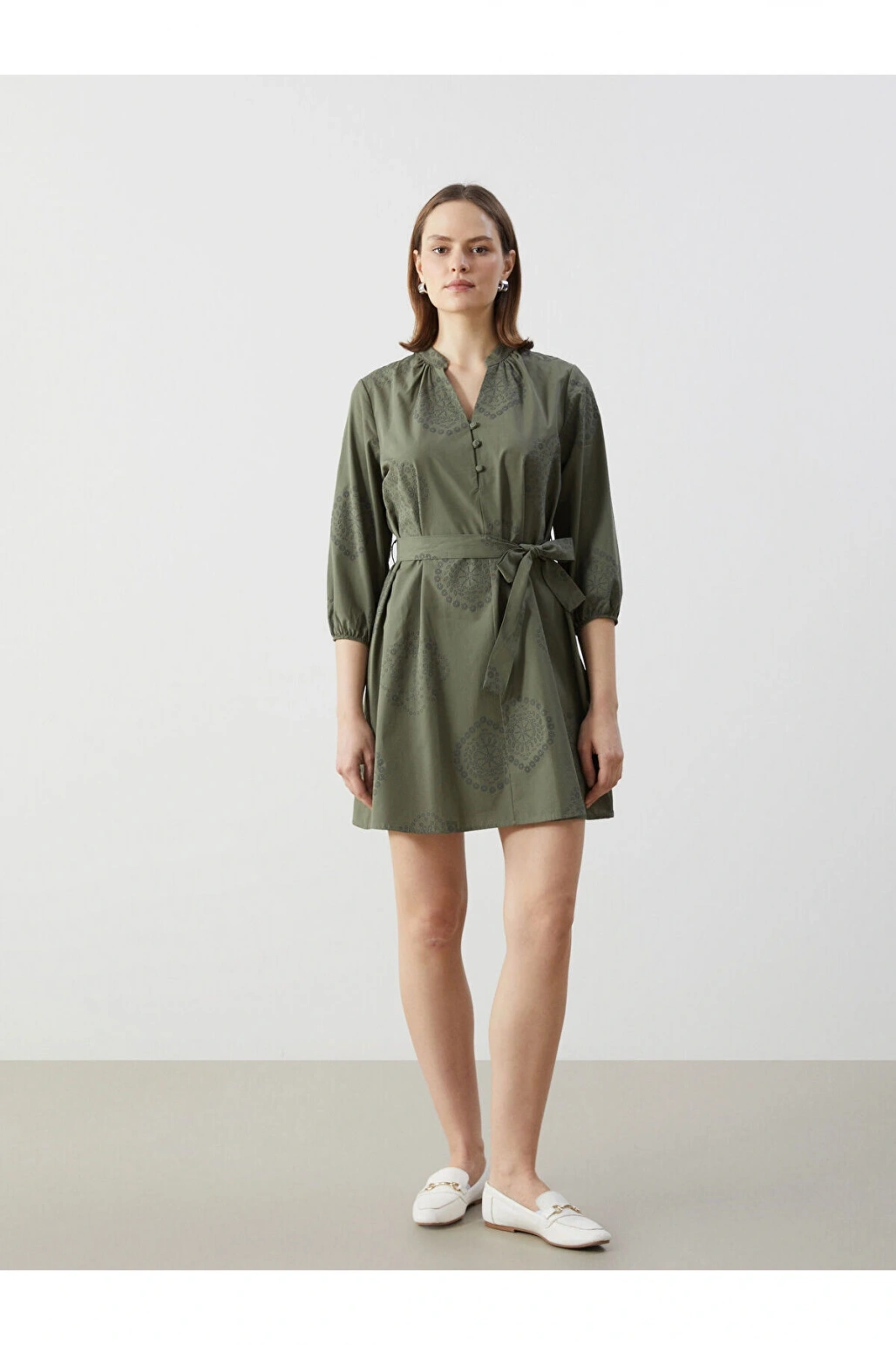 Kaçık Yaka Nakışlı Kadın Elbise