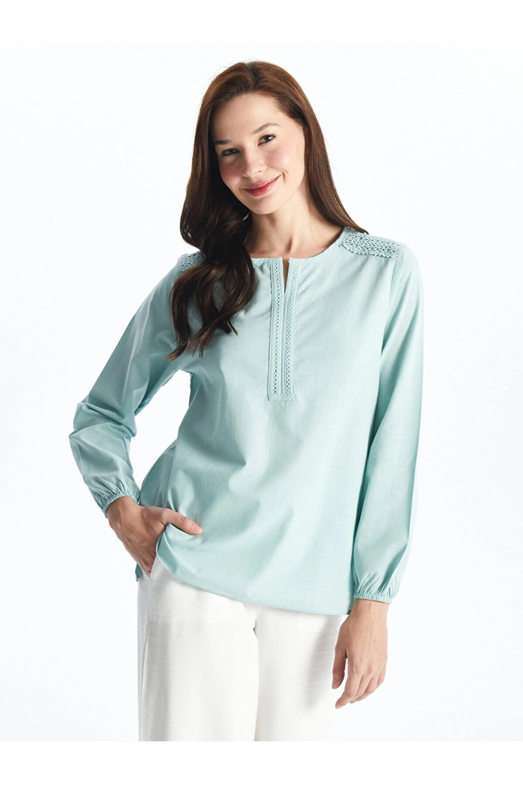 Kaçık Yaka Nakışlı Uzun Kollu Kadın Bluz