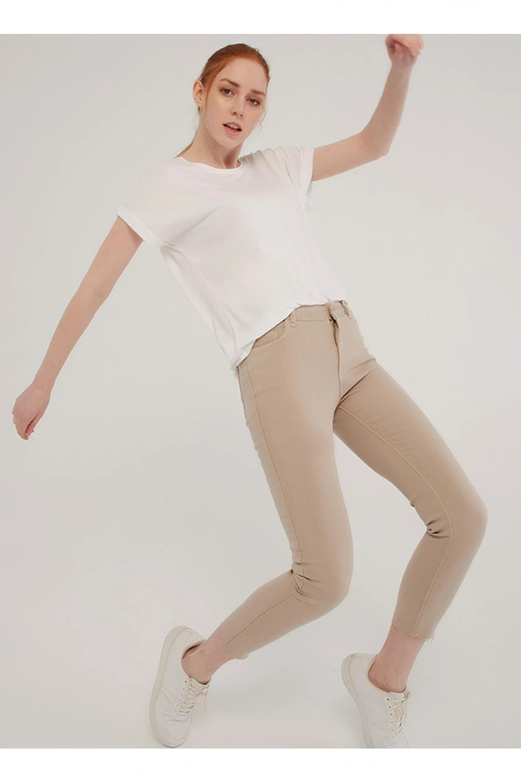 Kadın Beyaz Bisiklet Yaka T-shirt